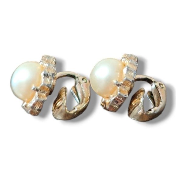 Vintage Sarah Coventry Clip On Earrings Gold Tone Faux Pearl - Picture 4 of 7
